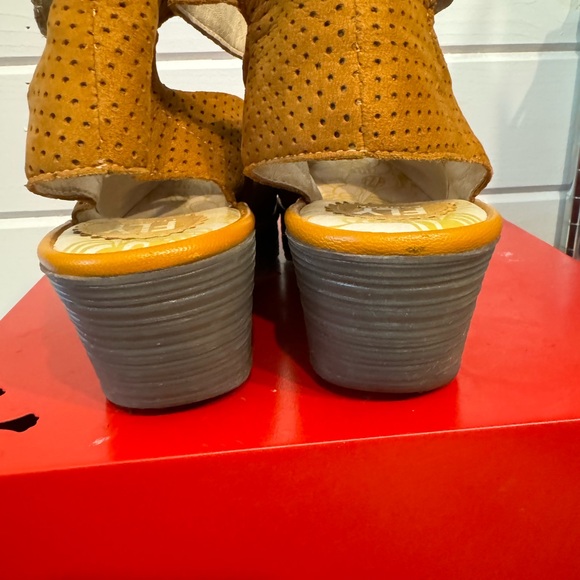 Fly London low heels. - Picture 4 of 4